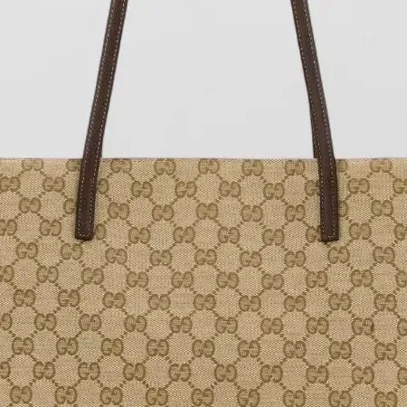 Gucci Large Logo Tote in Beige, detail