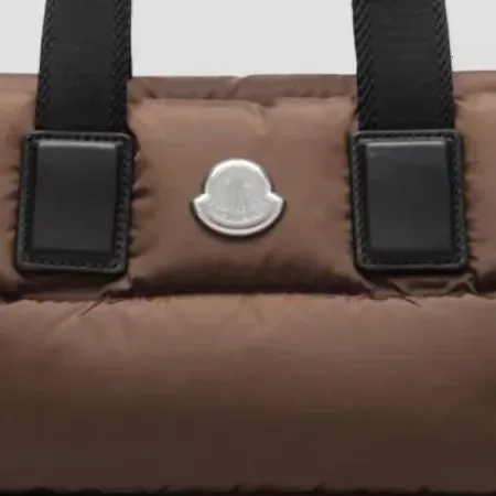 Cabas matelassé Moncler marron, détail