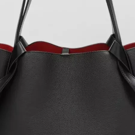 Christian Louboutin Cabata in nero, dettaglio