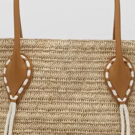 Christian Louboutin Cabata Strohtasche in Beige, Detail
