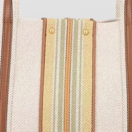 Borsa tote Chloé Woody in beige, dettaglio
