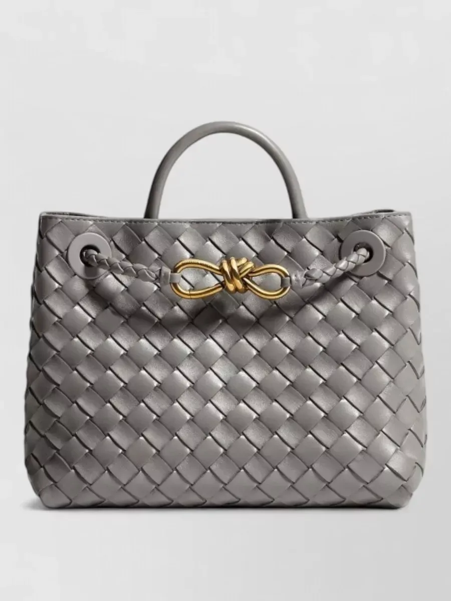 Bottega Veneta Andiamo Small in Grau, Foto 1