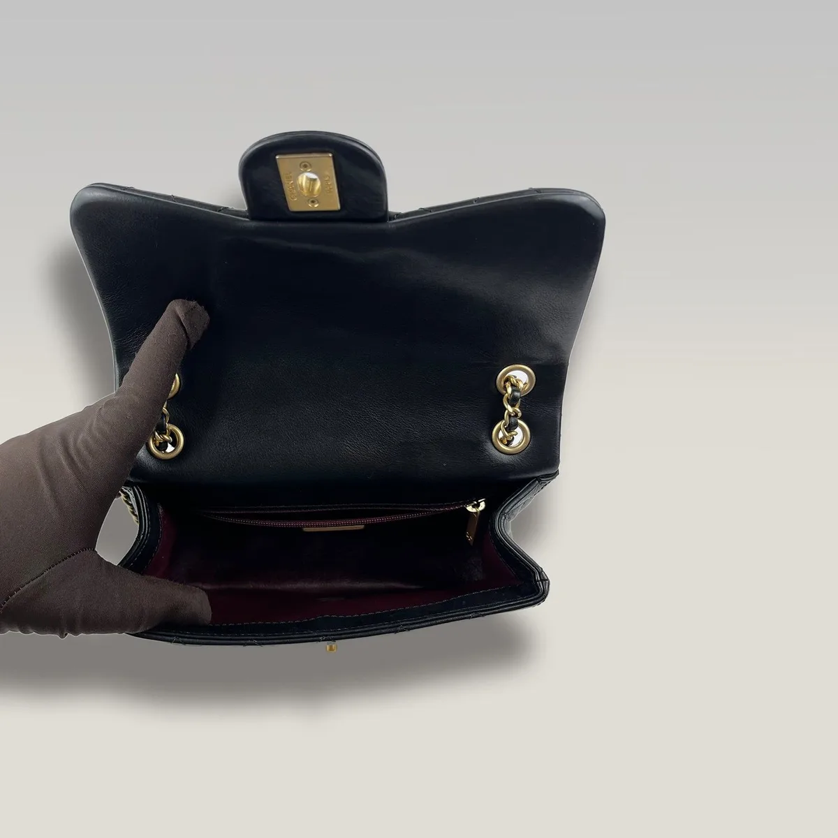 Chanel Classic Flap Small in Schwarz, Foto 6