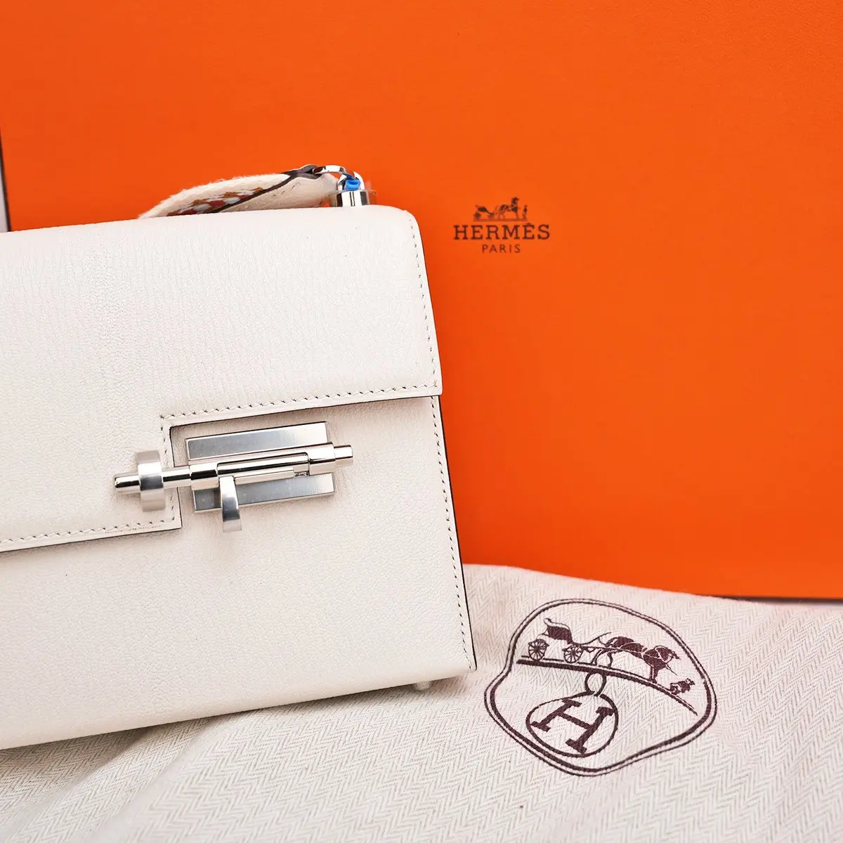 Hermès Mini Verrou in White, photo 2