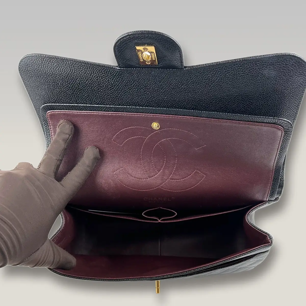 Chanel Classic Flap Jumbo in Black, photo 6