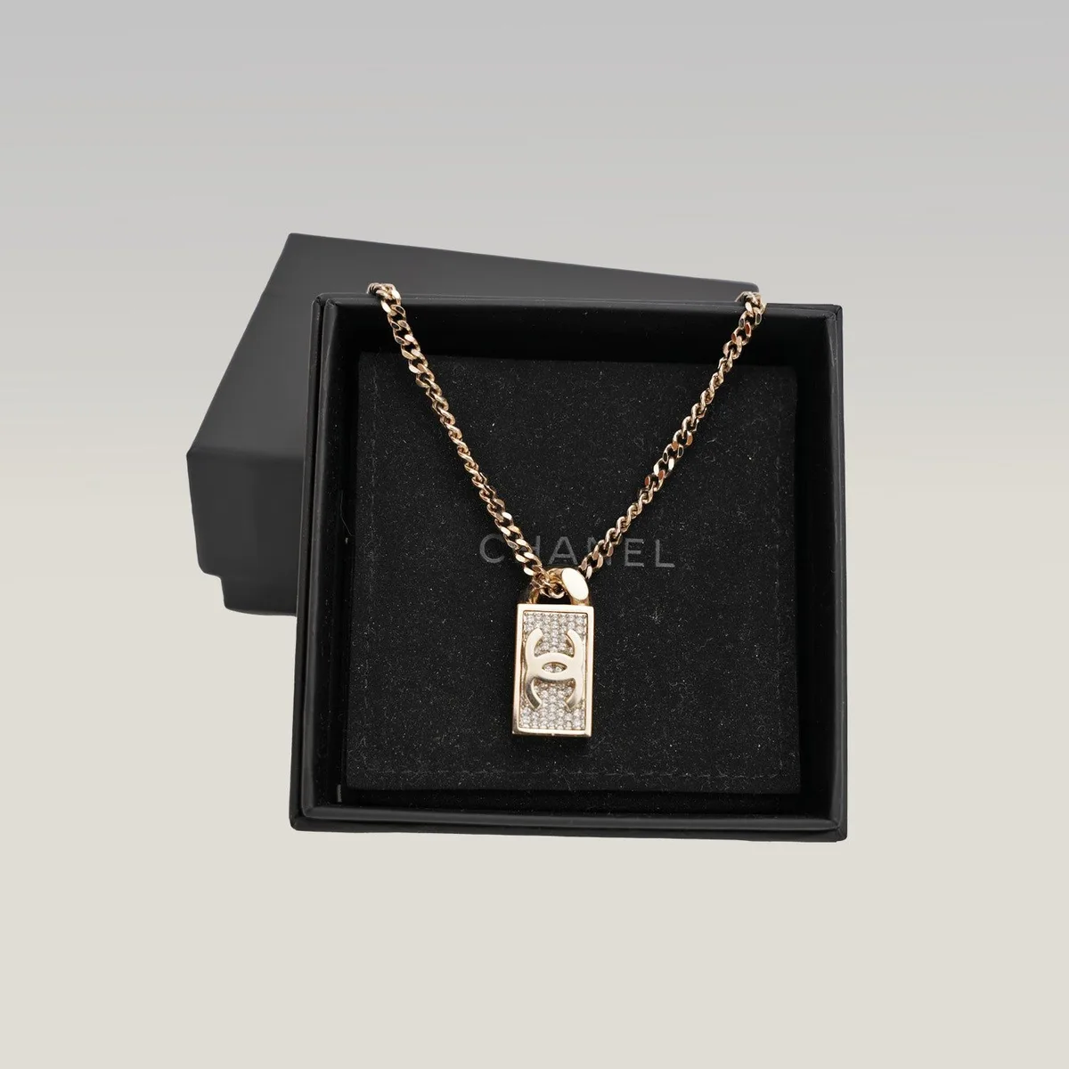 Chanel Cruise 2021 Sweater Necklace in Bright Metal, photo 1