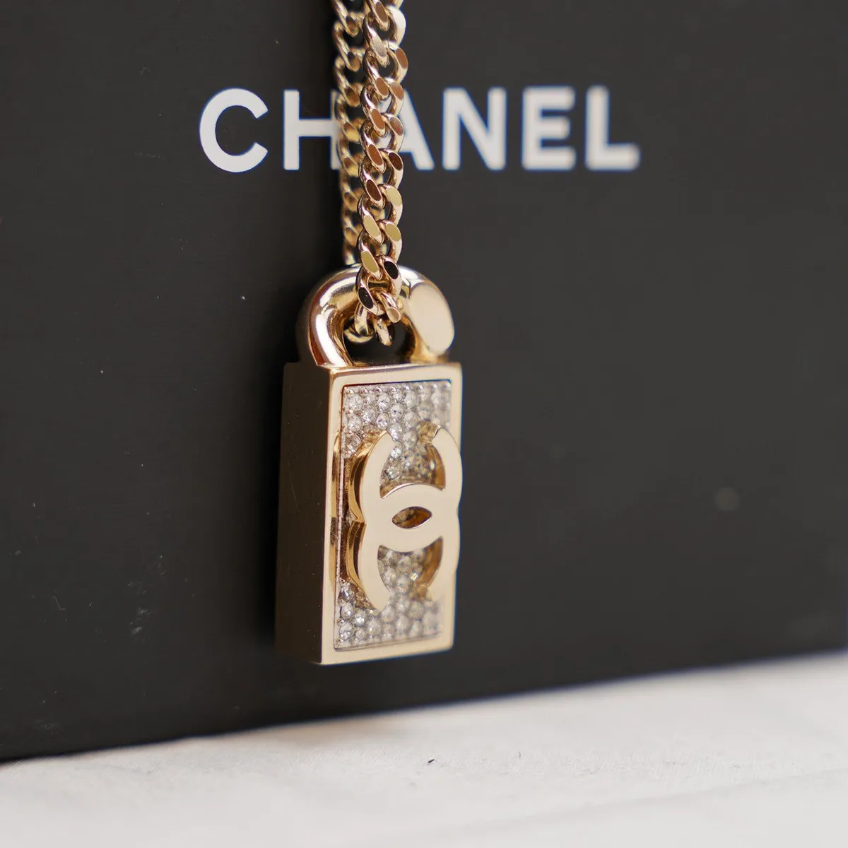 Chanel Cruise 2021 Sweater Necklace in Bright Metal, photo 3