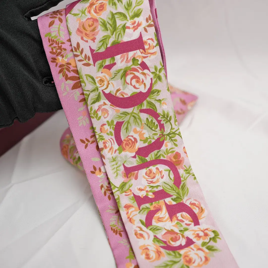 Gucci Silk Twilly in Pink Floral, photo 3