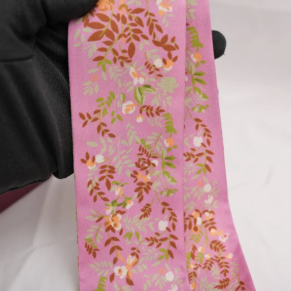 Gucci Silk Twilly in Pink Floral, photo 4