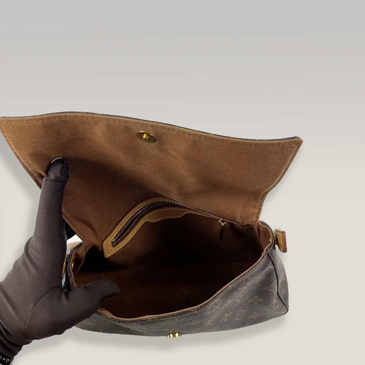 Louis Vuitton Looping PM in Monogram Brown, photo 6