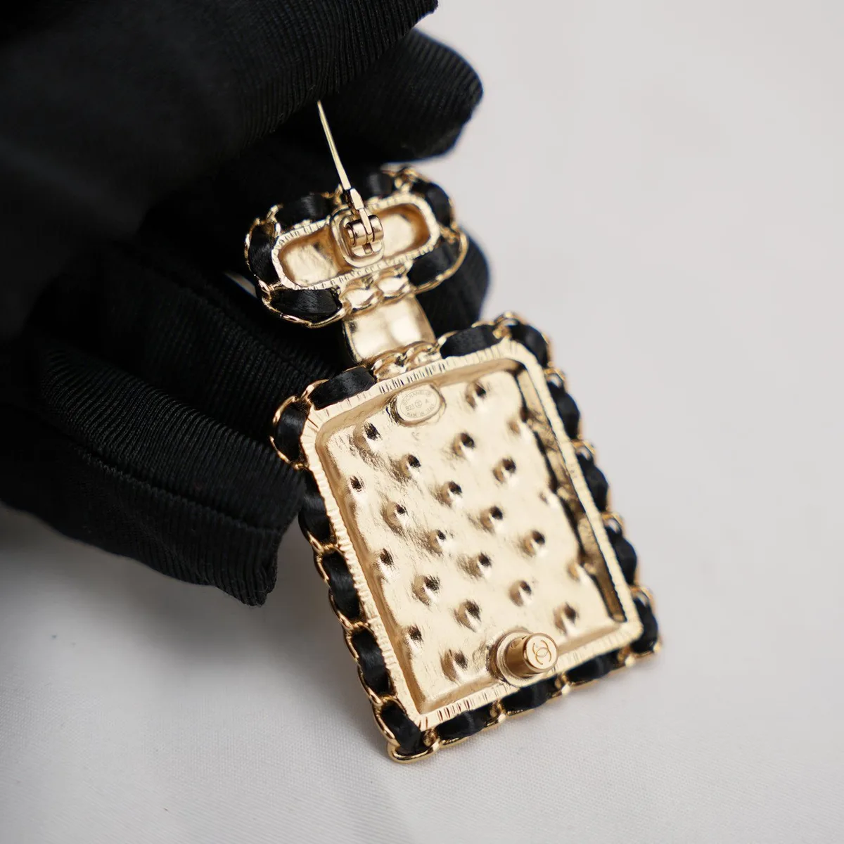 Chanel Vintage N°5 Brooch in Gold, photo 5