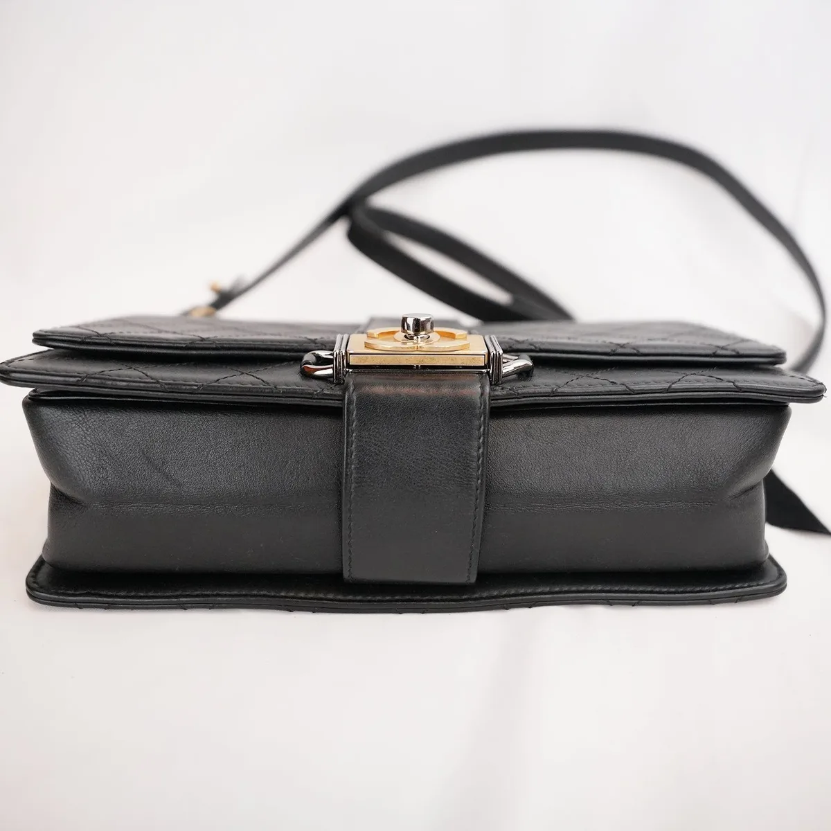 Chanel Medium Flap Bag in Black, photo 6