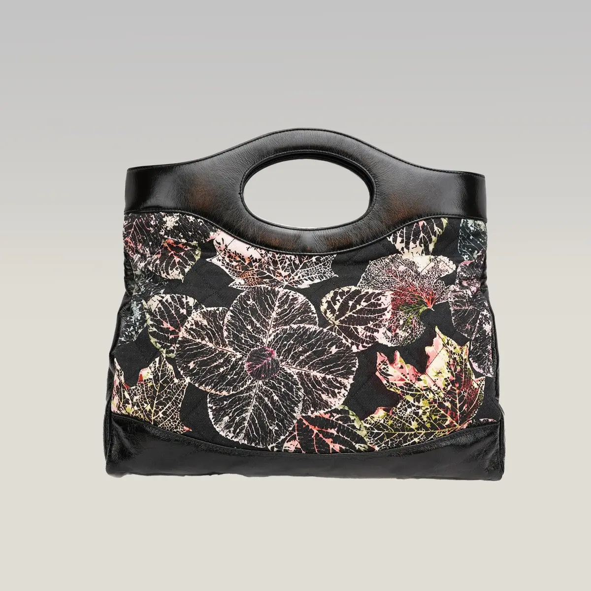 Chanel 31 Quilted Floral Tote in Black, photo 2