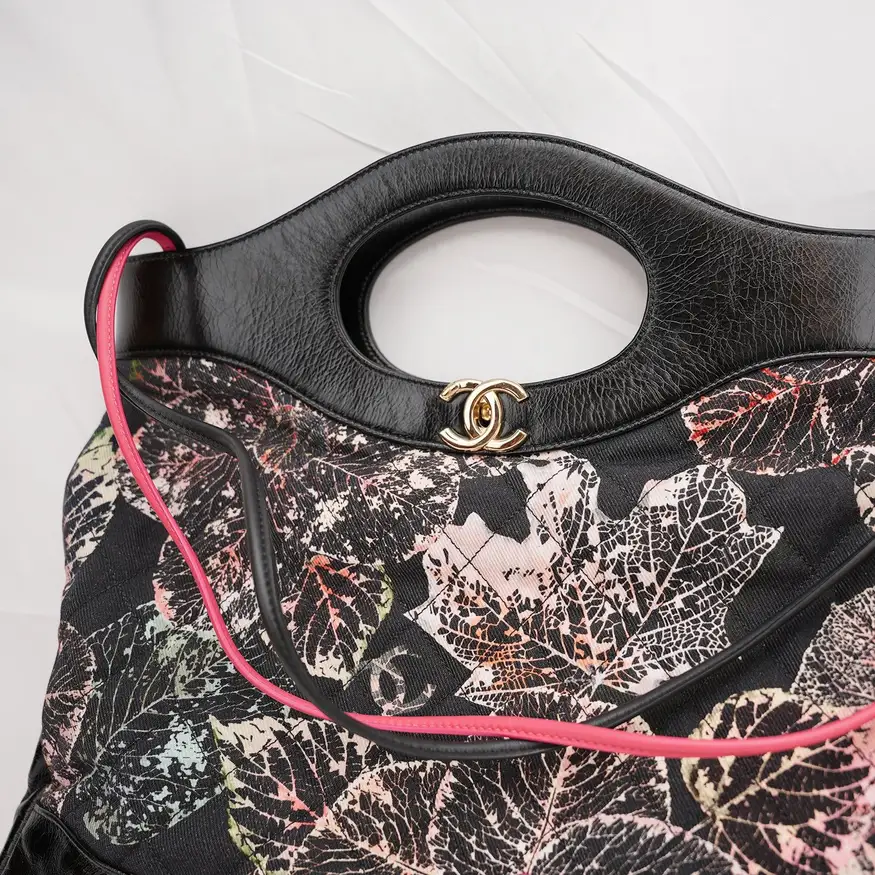 Chanel 31 Quilted Floral Tote in Black, photo 6
