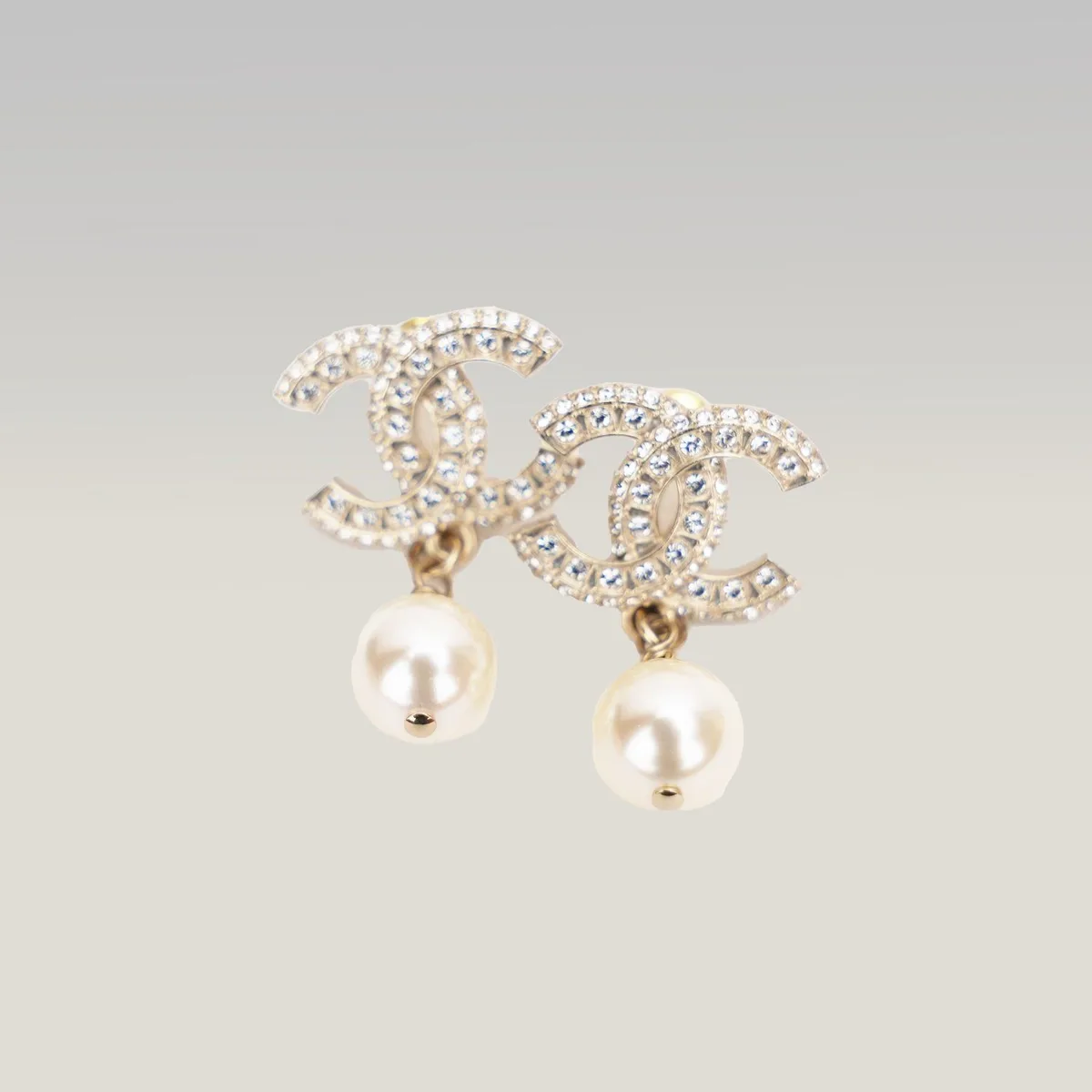 Chanel CC Pearl and Rhinestone Earrings in Gold, photo 2