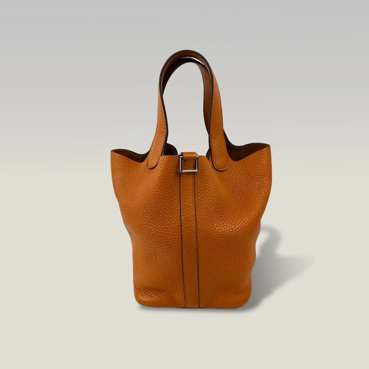 Pre-owned Hermès Picotin Lock 18 in orange Clemence leather with palladium padlock, the classic choice among Hermès Picotin sizes