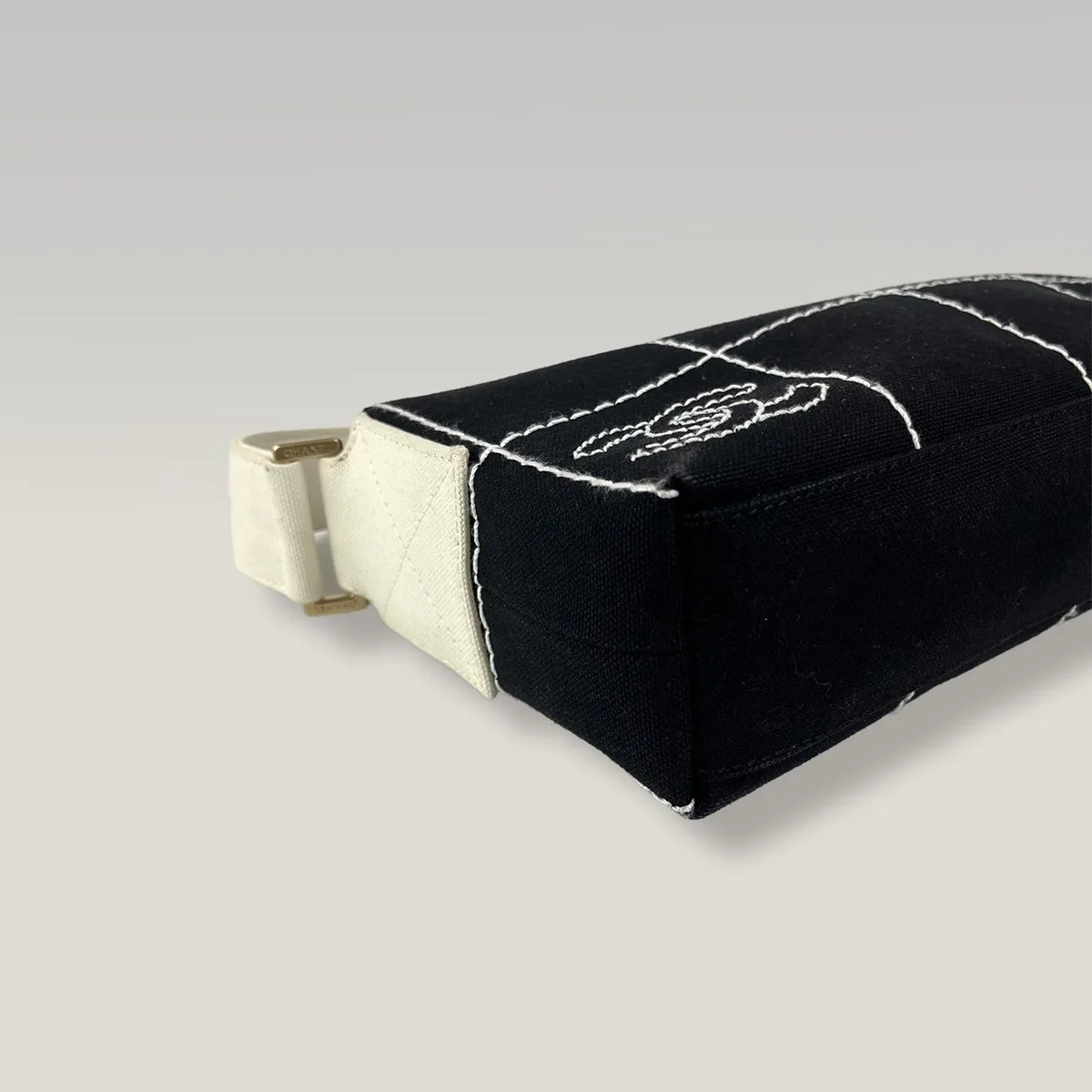 Chanel Chocolate Bar in Black, photo 5