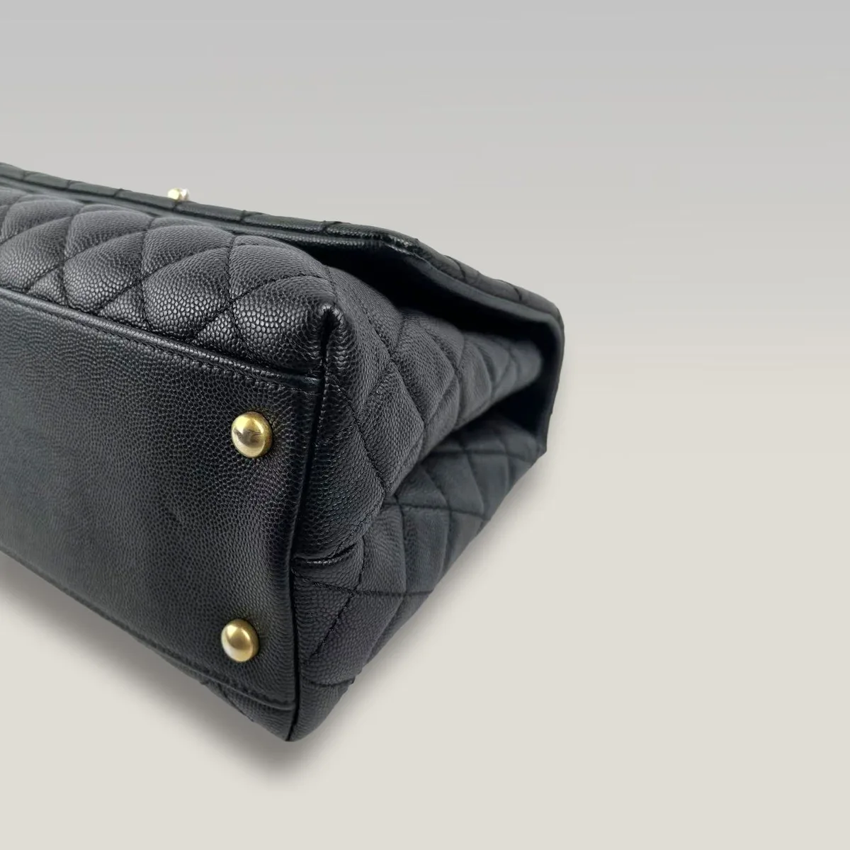 Chanel Coco Handle Medium in Black and Burgundy, photo 4