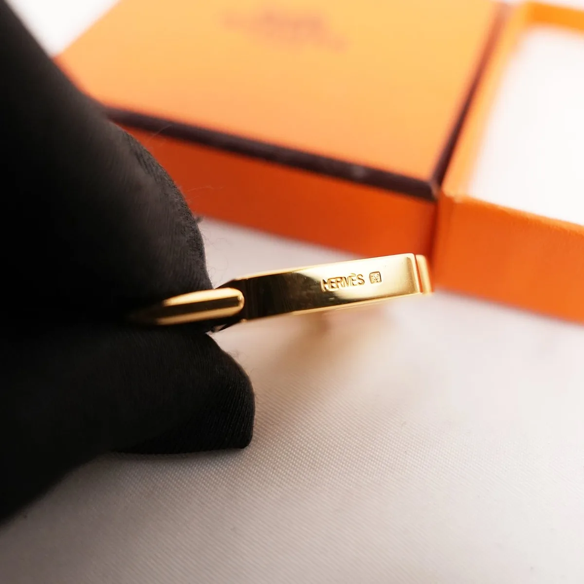 Hermès Cadena Année de la Main 2002 in Gold, photo 4