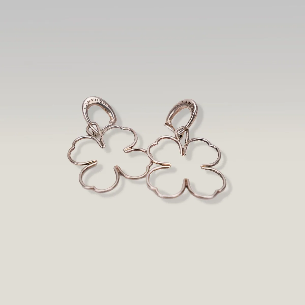 Chanel CC Clover Clip-On Earrings in Gold, photo 1
