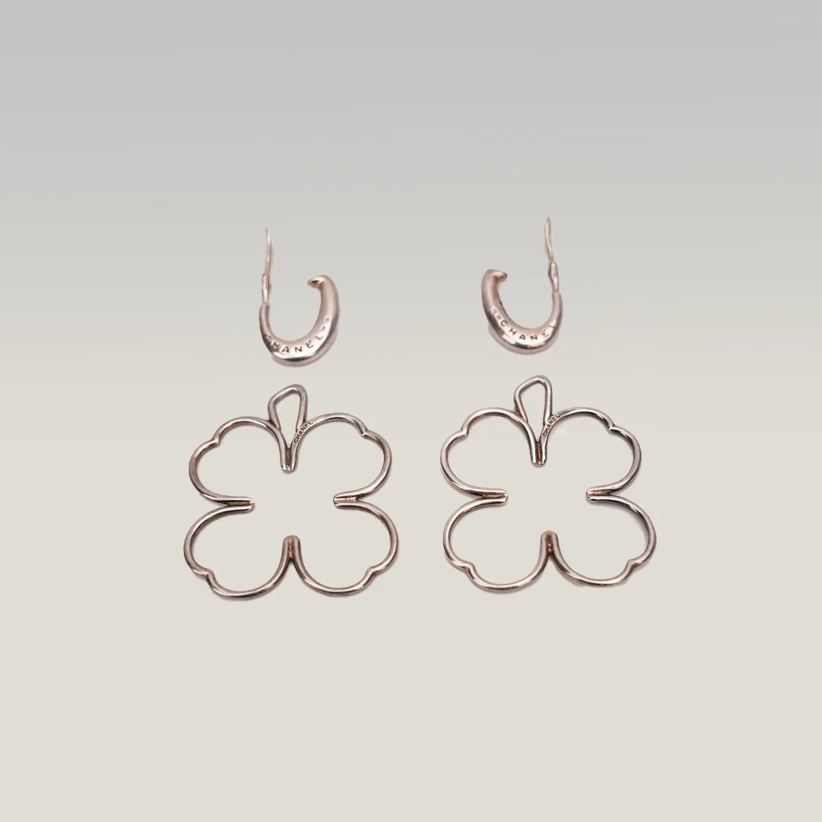 Chanel CC Clover Clip-On Earrings in Gold, photo 2