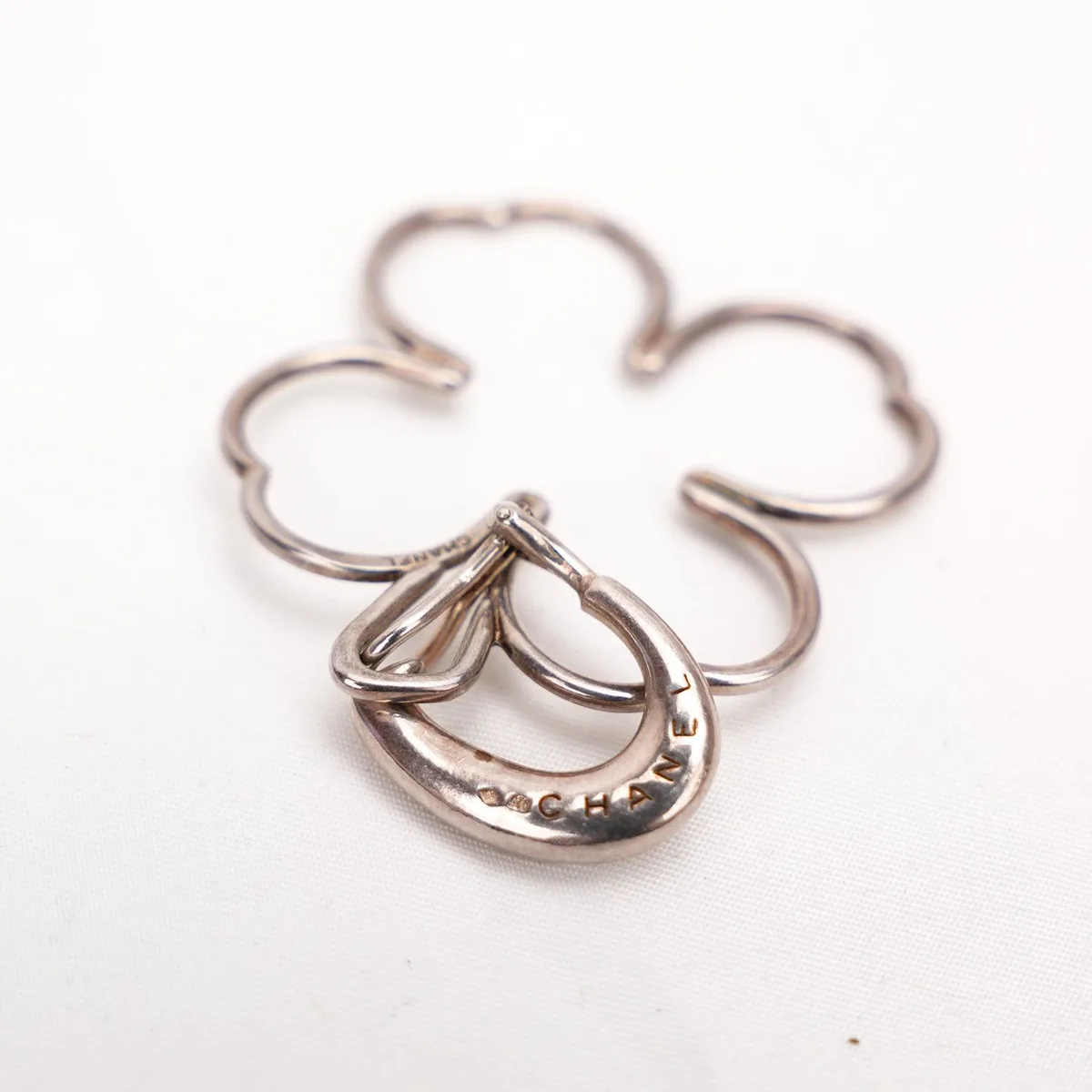 Chanel CC Clover Clip-On Earrings in Gold, photo 4