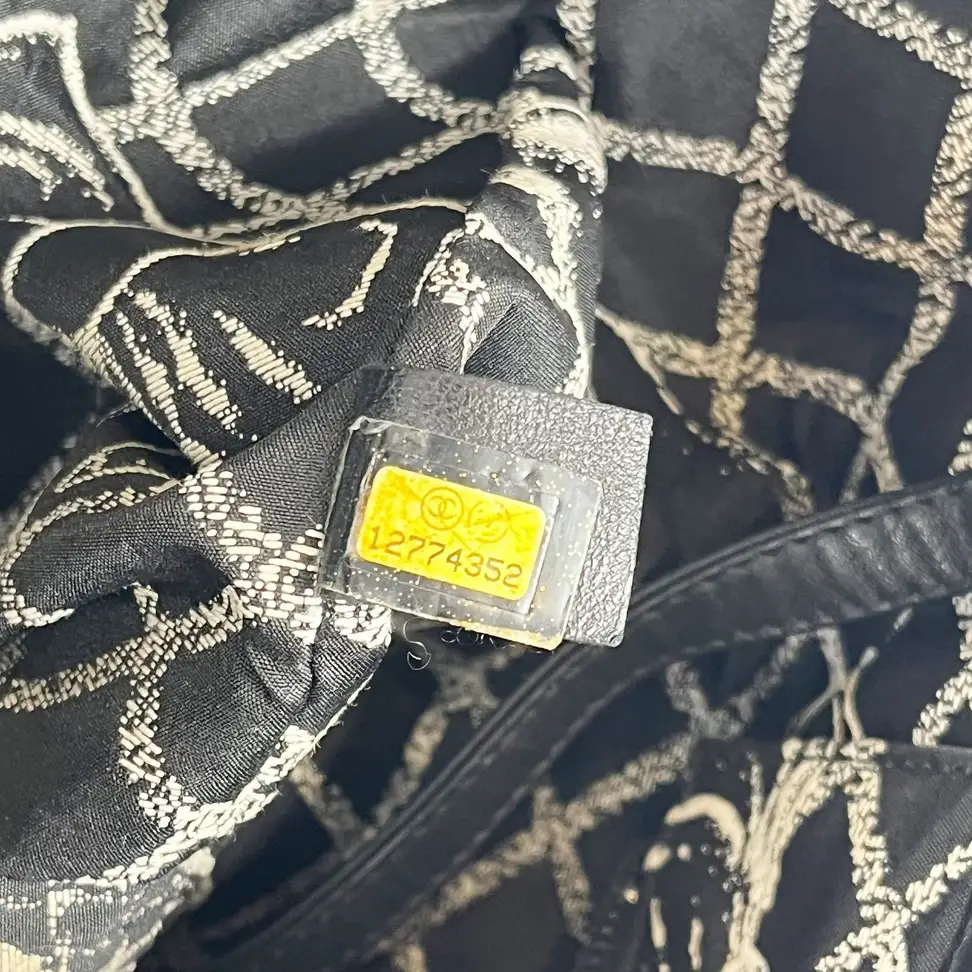 Chanel 31 Rue Cambon Tote in Black, photo 5