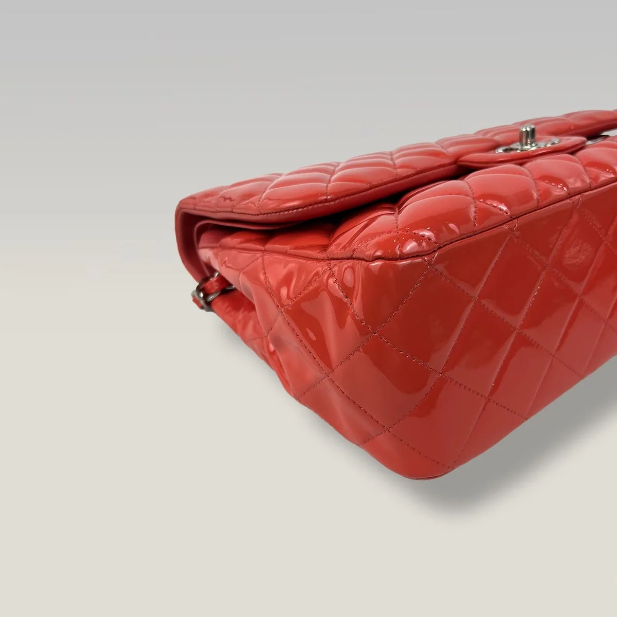 Chanel Maxi Classic Double Flap in Red, photo 5