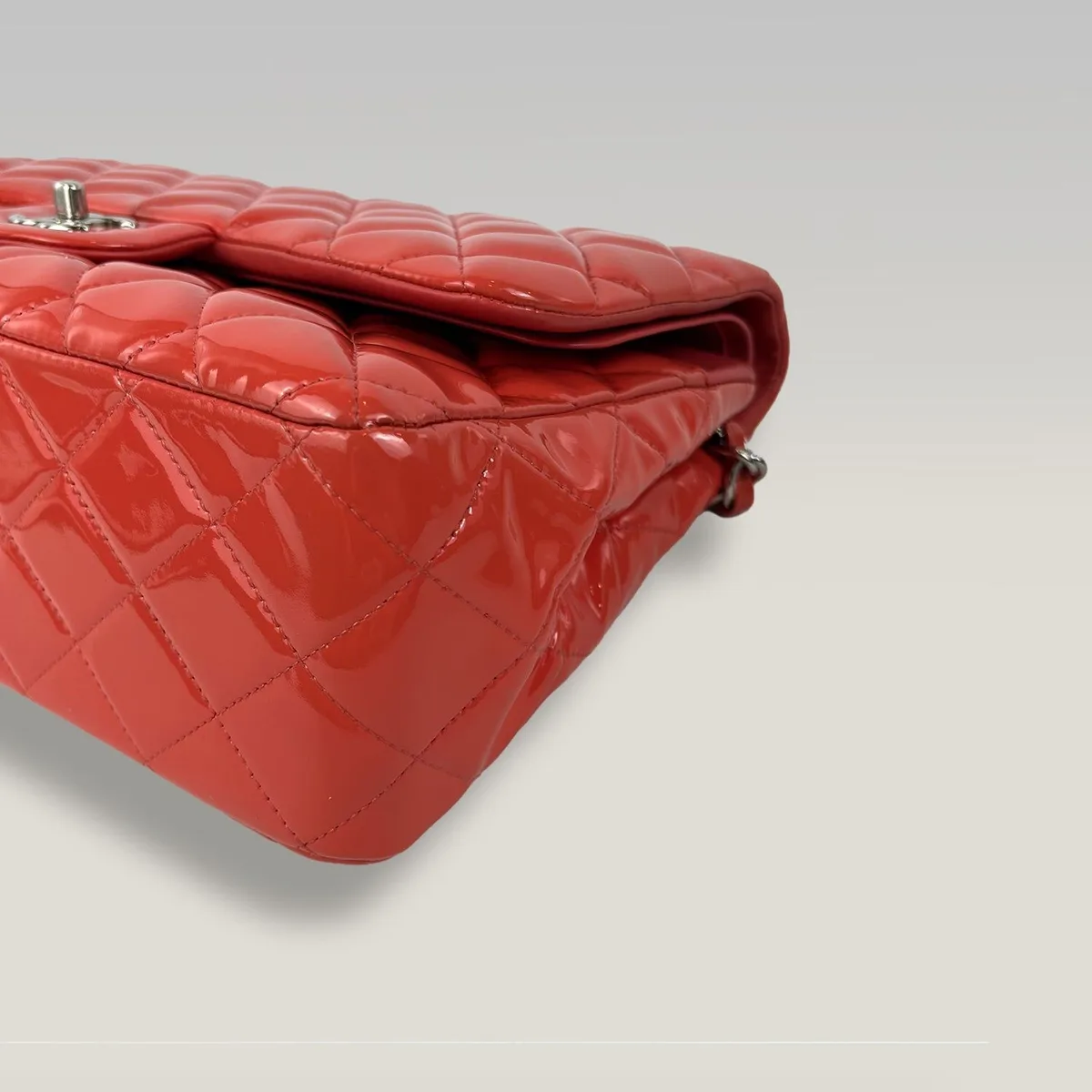 Chanel Maxi Classic Double Flap in Red, photo 6
