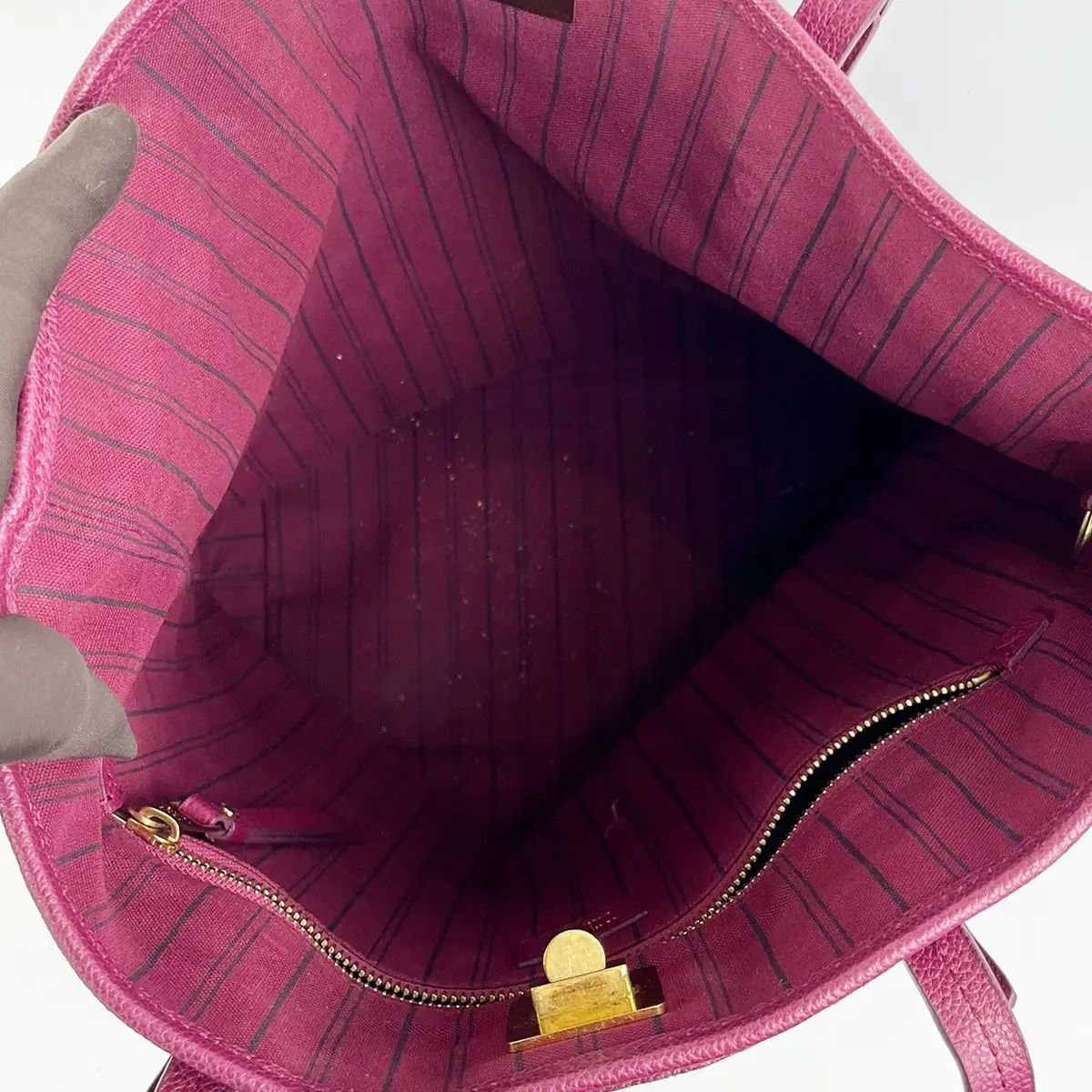 Louis Vuitton Monogram Empreinte Tote in Bordeaux, photo 6