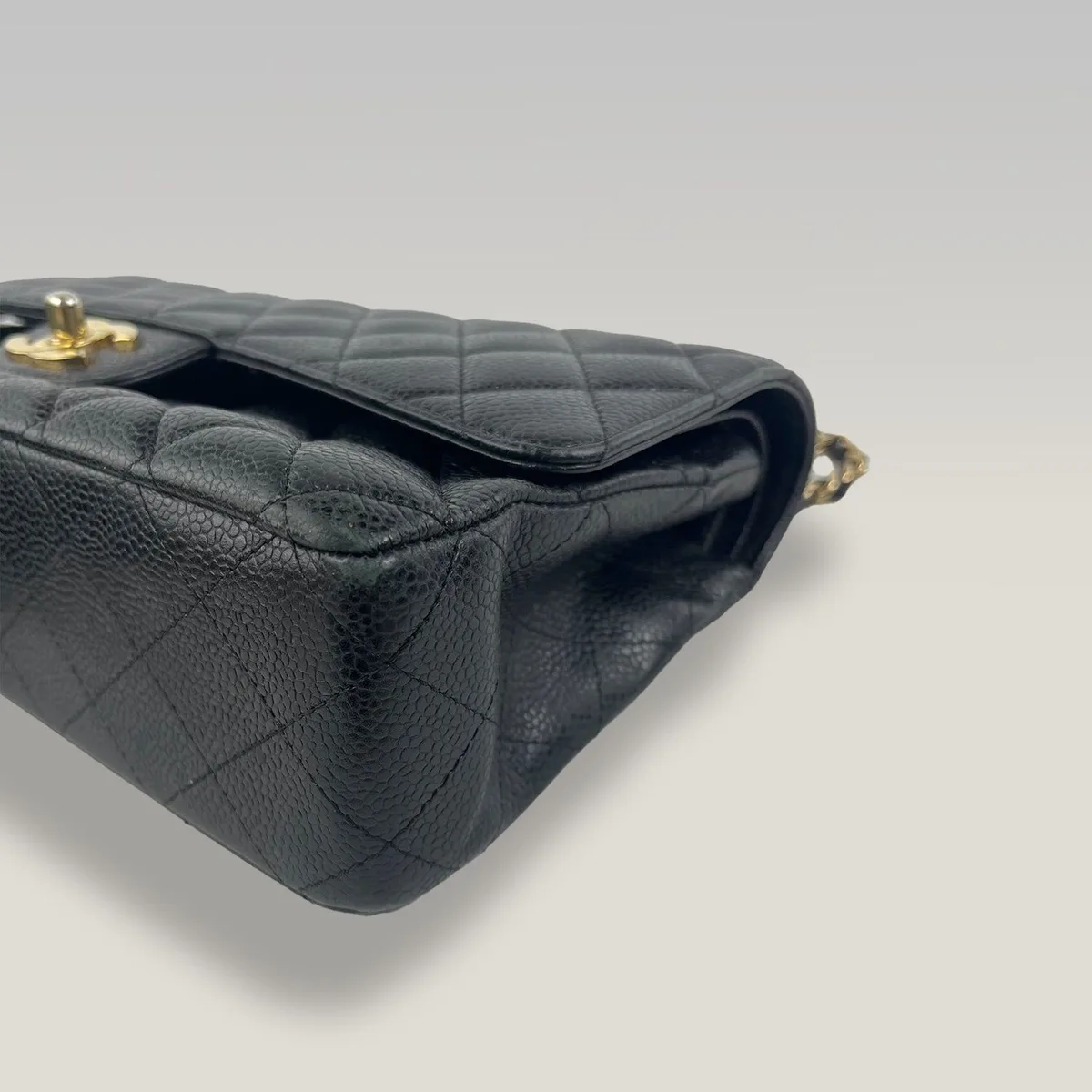 Chanel Classic Medium Double Flap in Black, photo 4