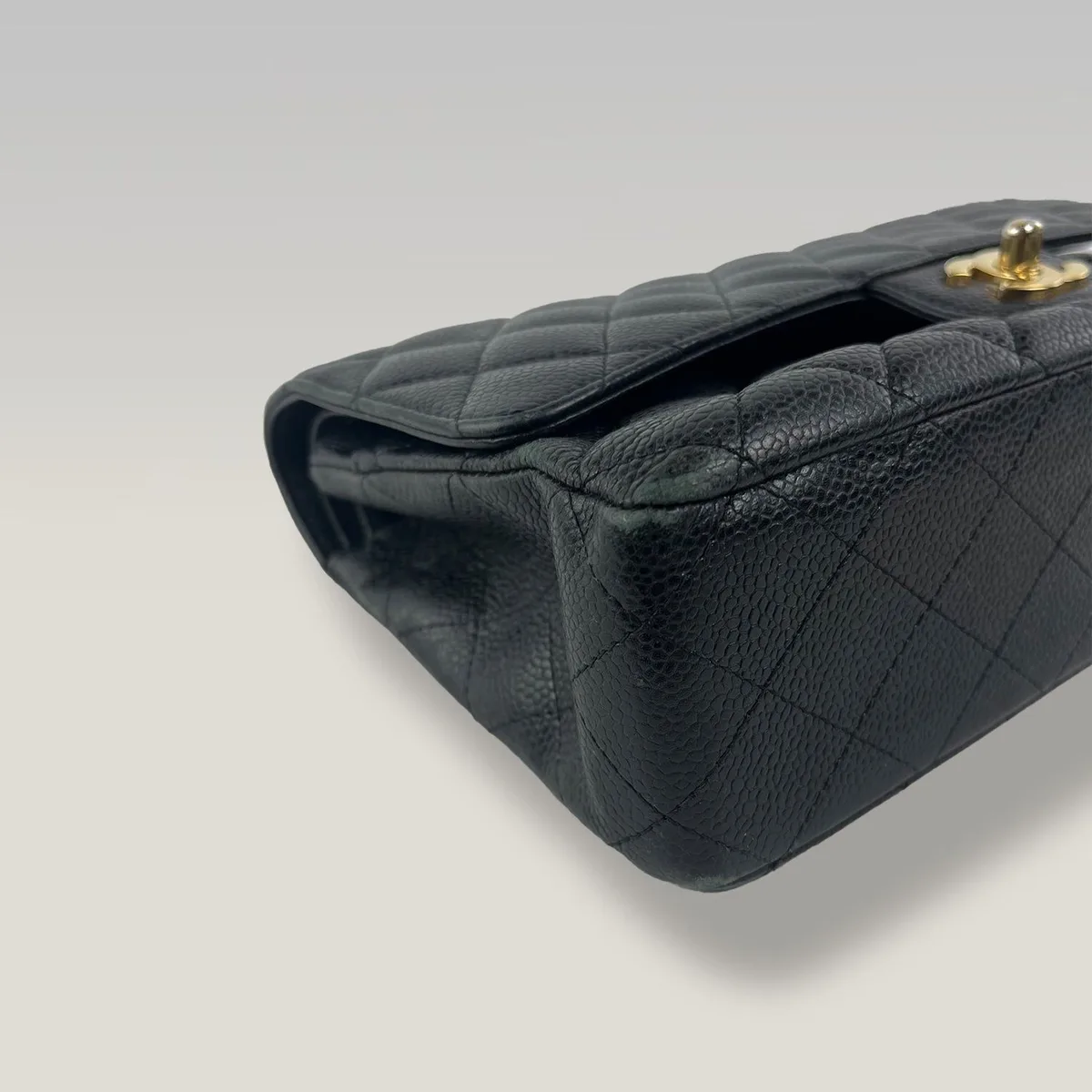 Chanel Classic Medium Double Flap in Black, photo 5