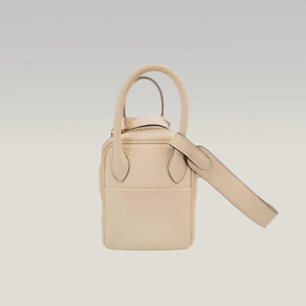 Hermès Mini Lindy 20 in Milkshake White, photo 5