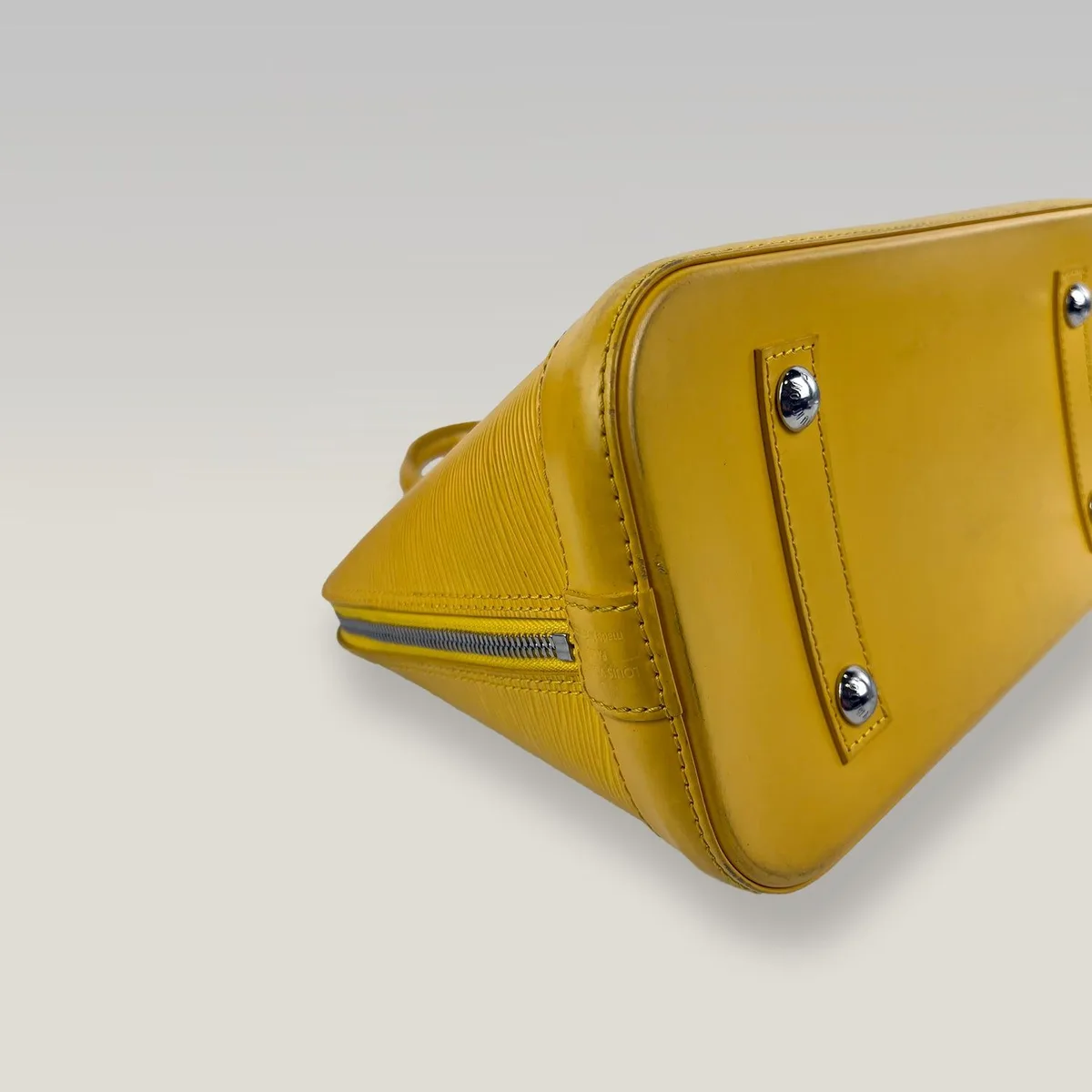 Louis Vuitton Alma PM in Yellow, photo 4