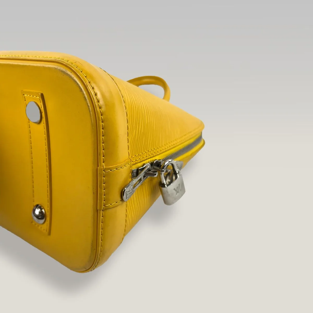 Louis Vuitton Alma PM in Yellow, photo 5