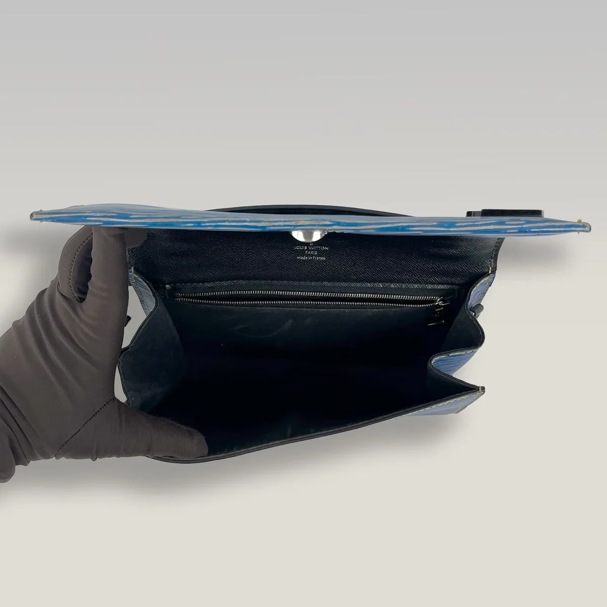 Louis Vuitton Cluny in Blue, photo 6