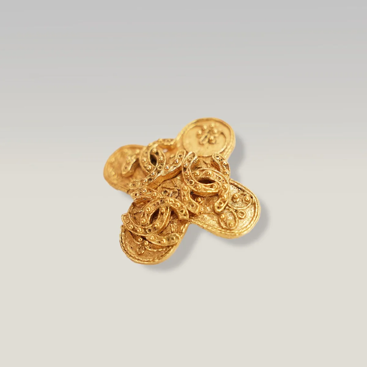 Chanel Camellia CC Brooch in Gold, photo 1