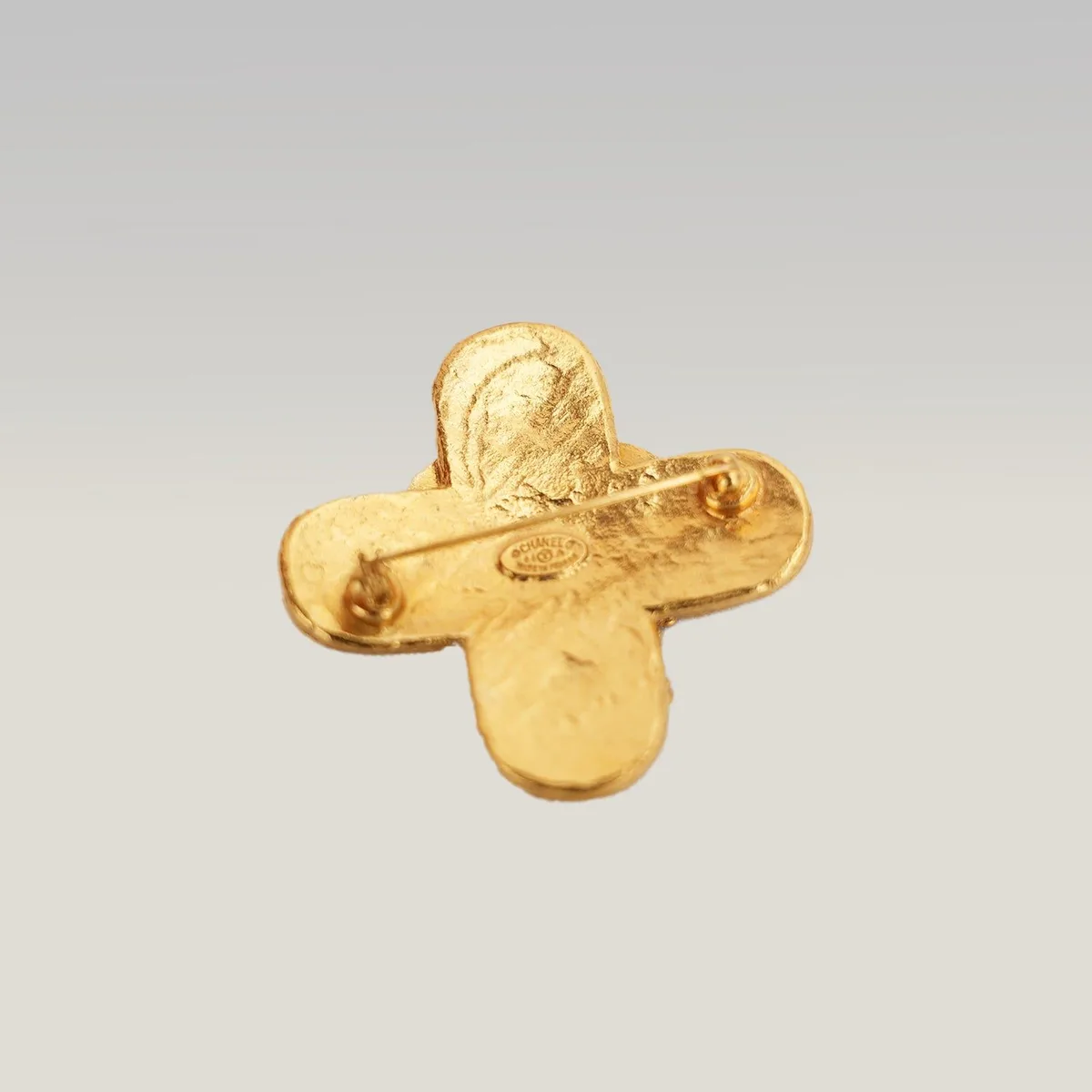 Chanel Camellia CC Brooch in Gold, photo 2