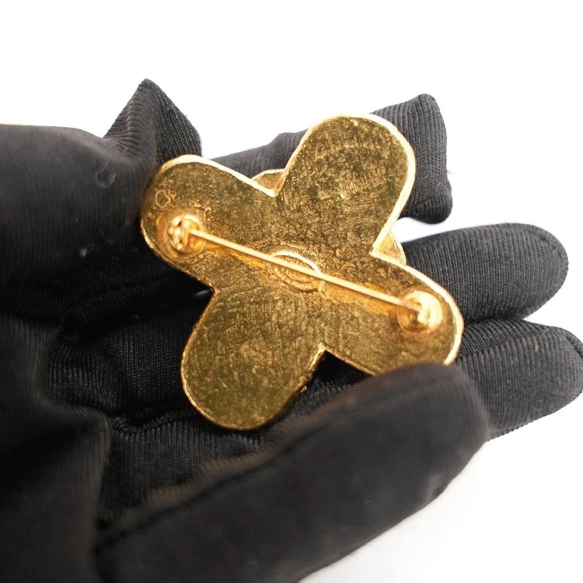 Chanel Camellia CC Brooch in Gold, photo 5
