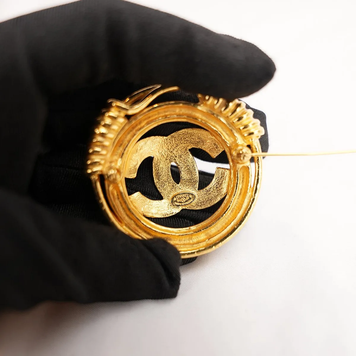 Chanel 1994 CC Brooch in Gold, photo 3