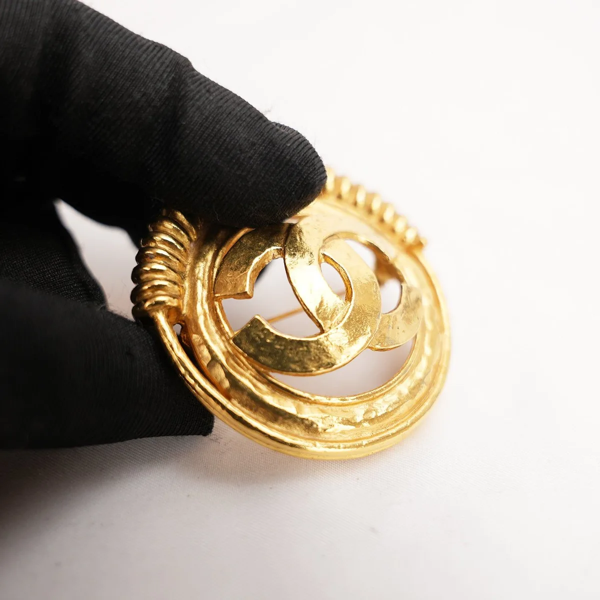 Chanel 1994 CC Brooch in Gold, photo 4