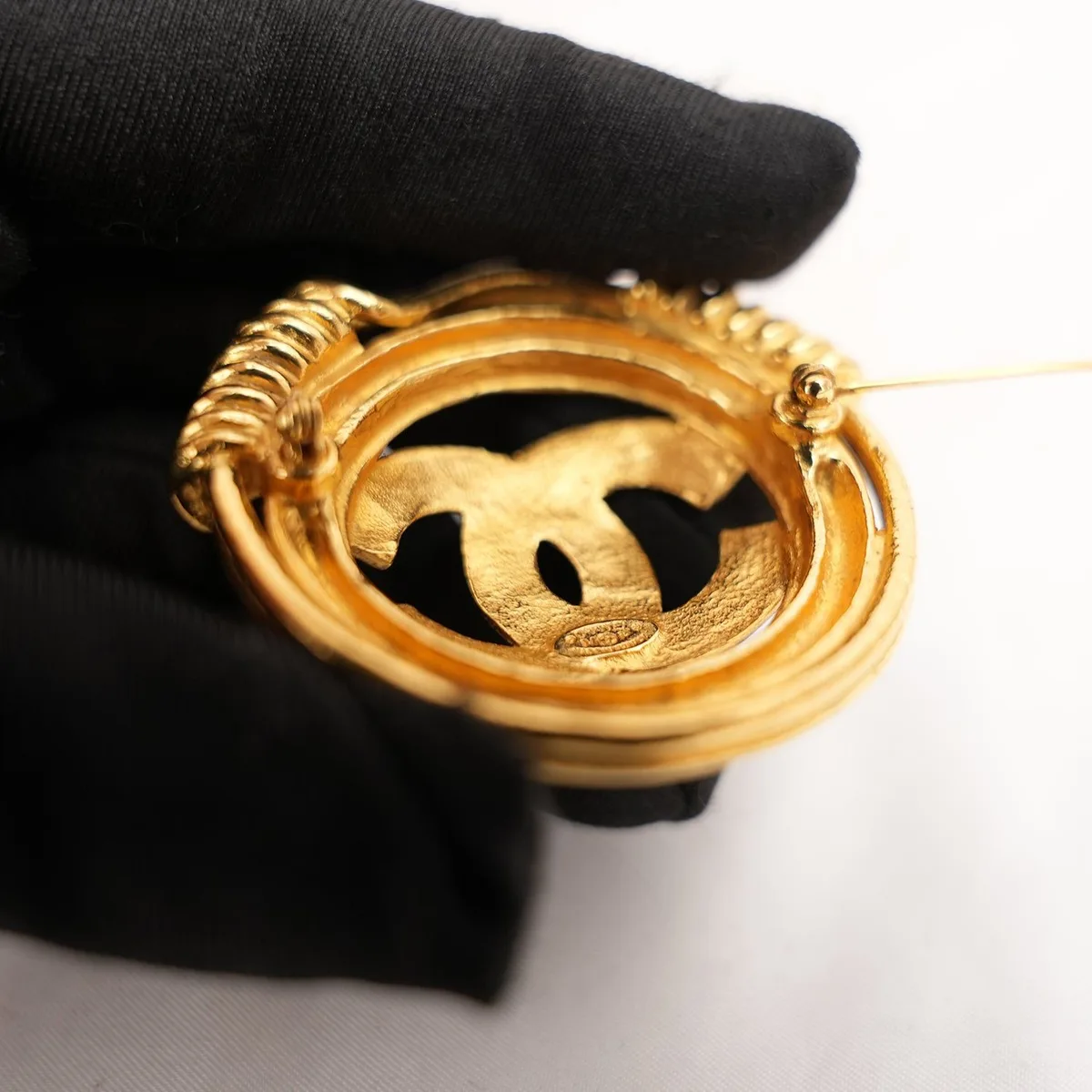 Chanel 1994 CC Brooch in Gold, photo 6