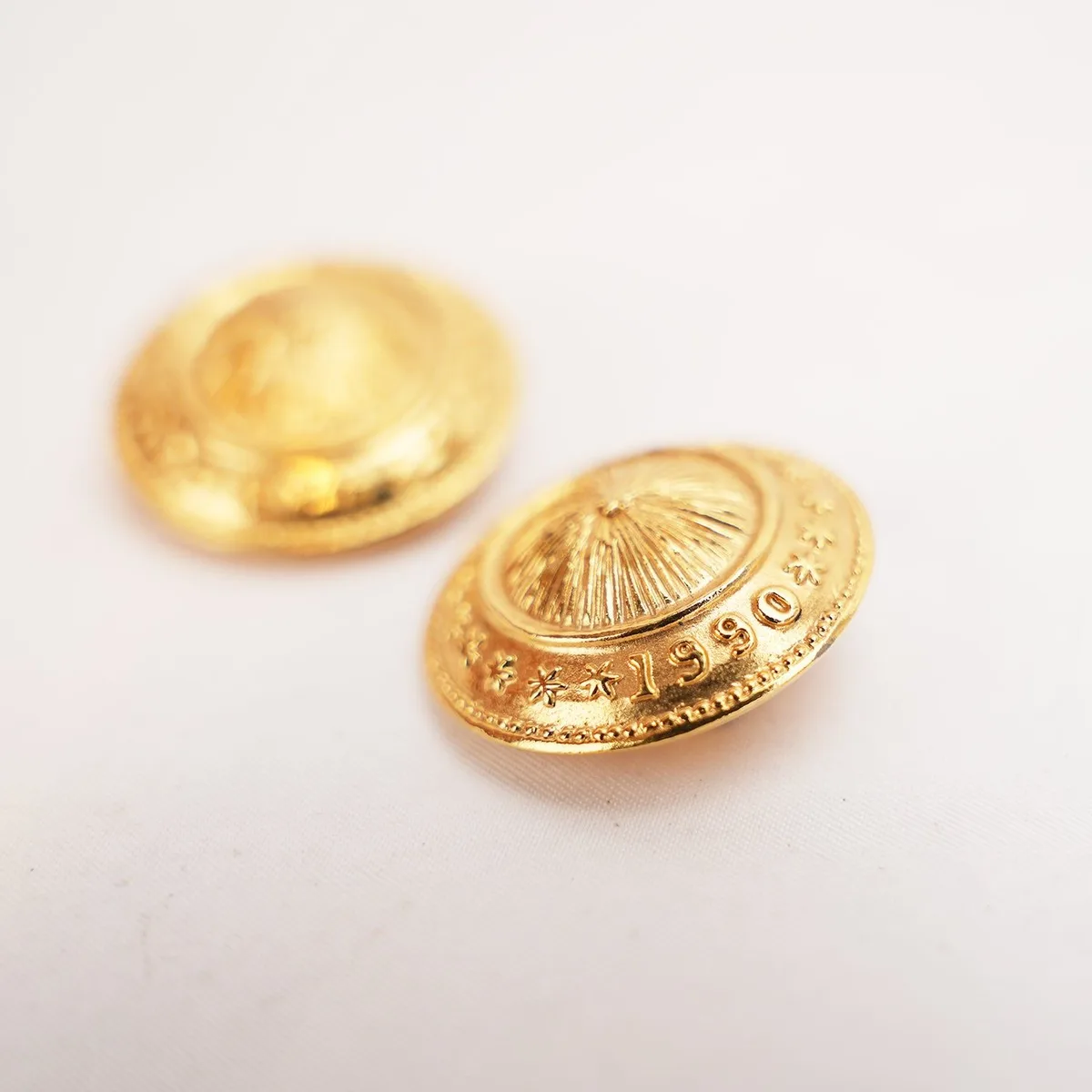Chanel Radial Pattern Round Clip-On Earrings in Gold, photo 4