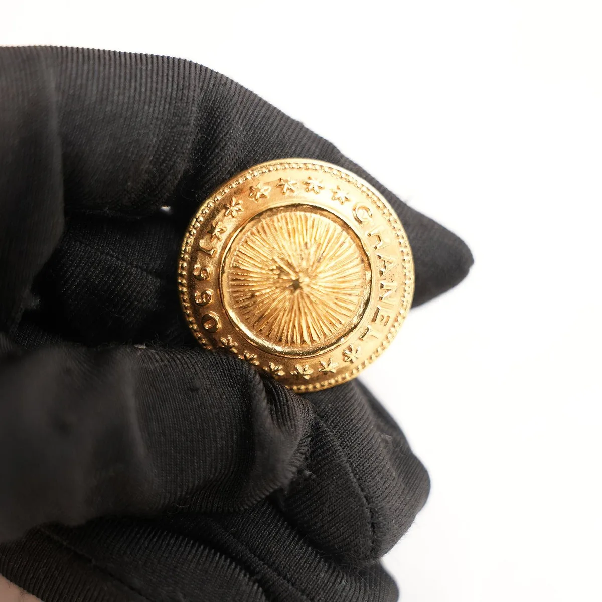 Chanel Radial Pattern Round Clip-On Earrings in Gold, photo 5