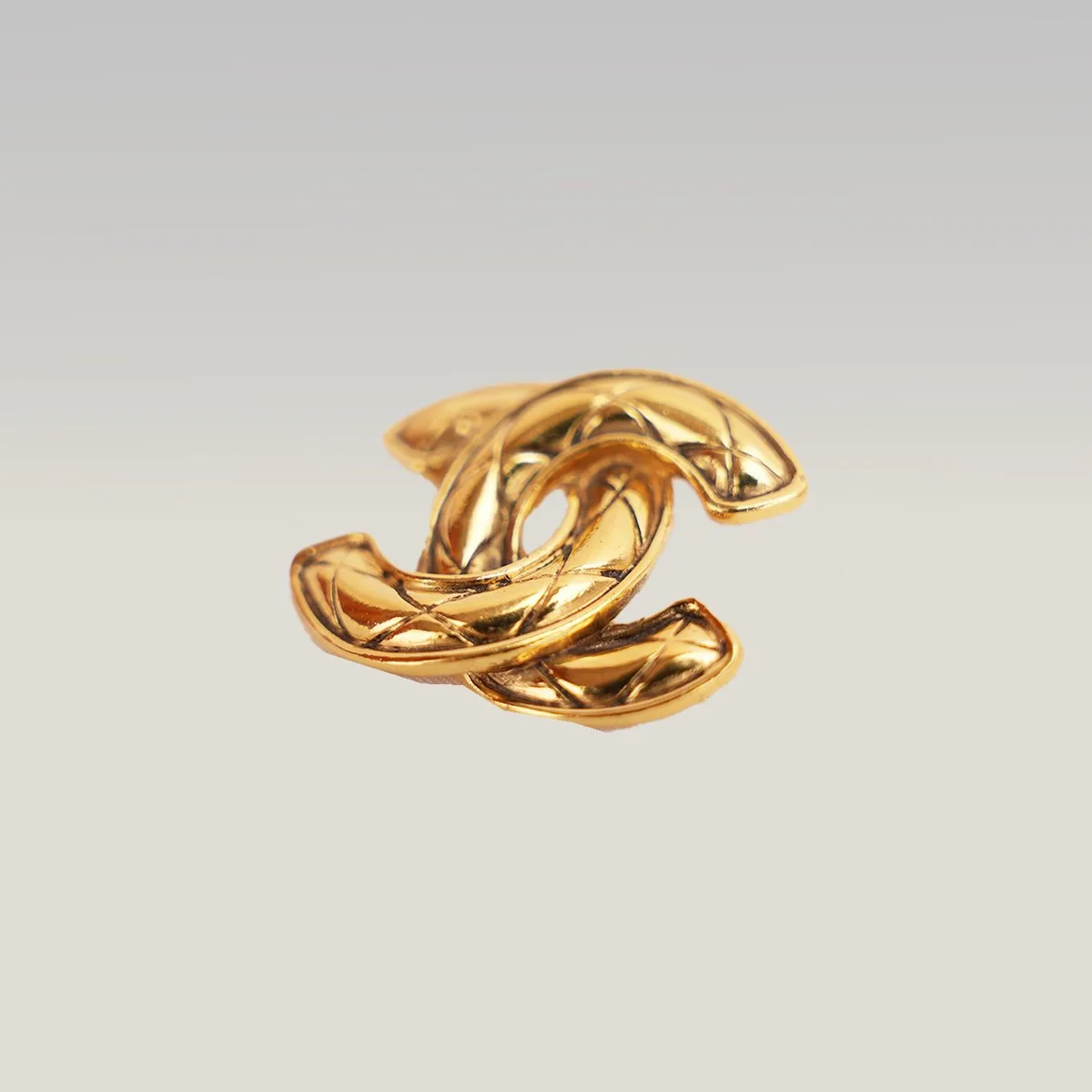 Chanel CC Quilted Brooch in Gold, photo 2