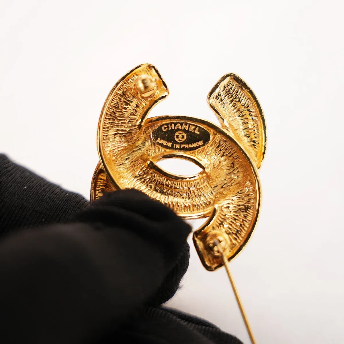 Chanel CC Quilted Brooch in Gold, photo 5