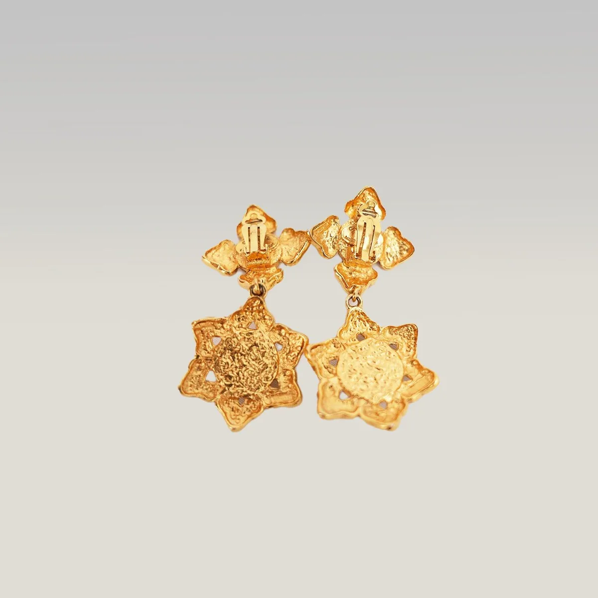 Chanel Pearl CC Drop Clip-On Earrings in Gold, photo 3