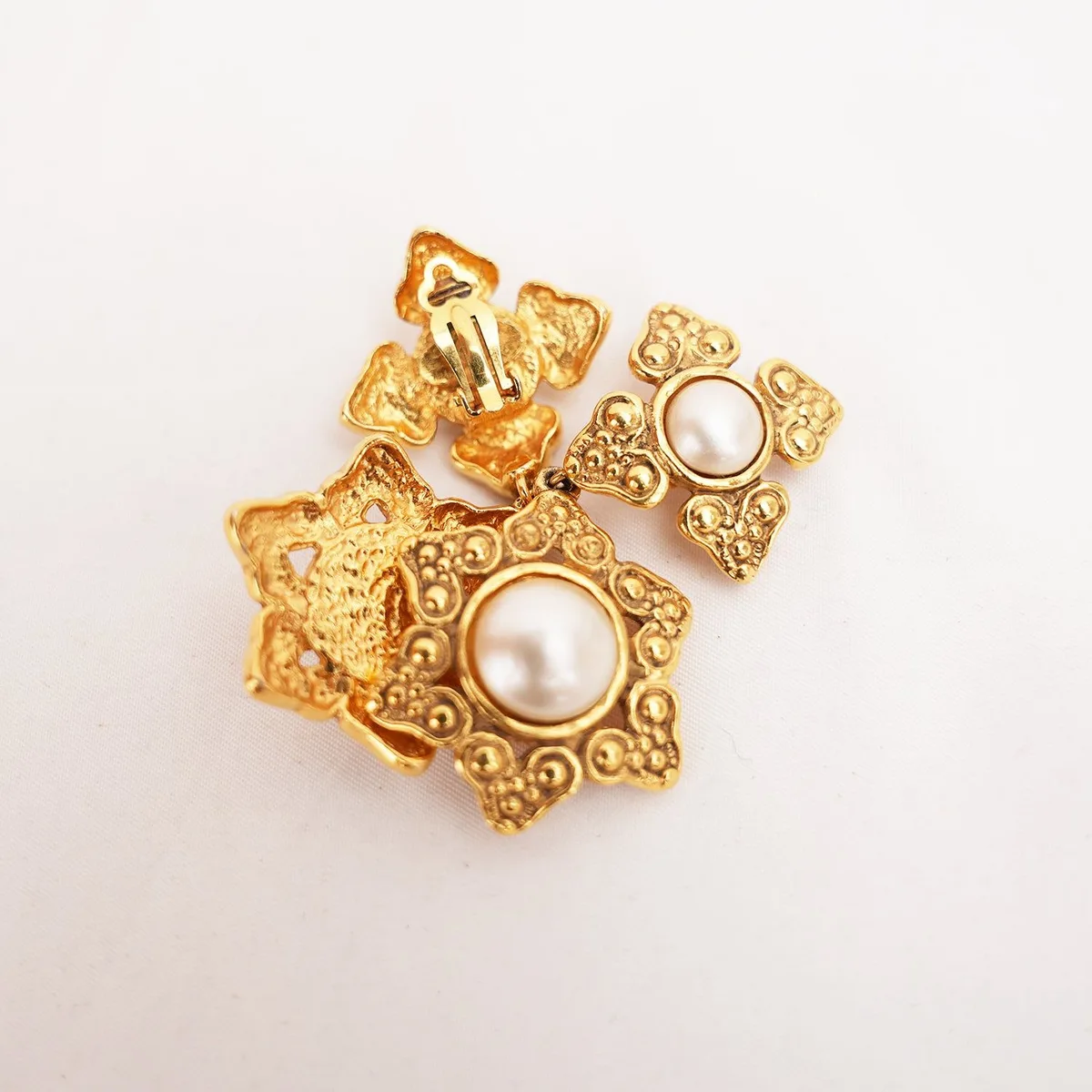 Chanel Pearl CC Drop Clip-On Earrings in Gold, photo 4
