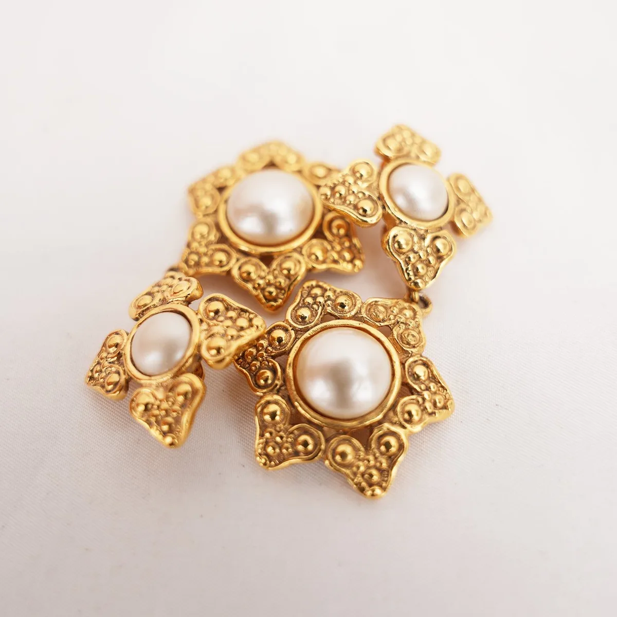 Chanel Pearl CC Drop Clip-On Earrings in Gold, photo 5