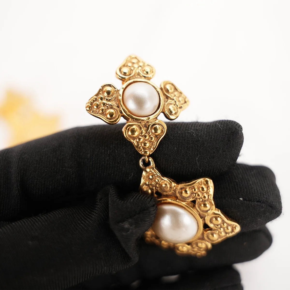 Chanel Pearl CC Drop Clip-On Earrings in Gold, photo 6